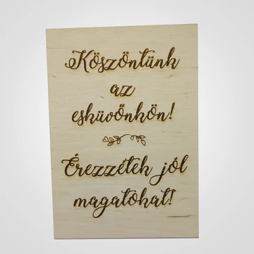 "Köszöntünk..." feliratos esküvői tábla