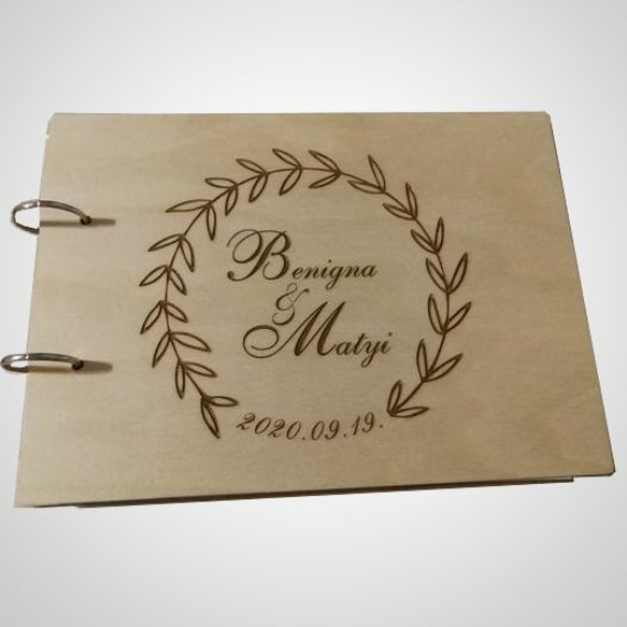 Gravírozott fa esküvői vendégkönyv/emlékkönyv (lapozható, gyűrűs)